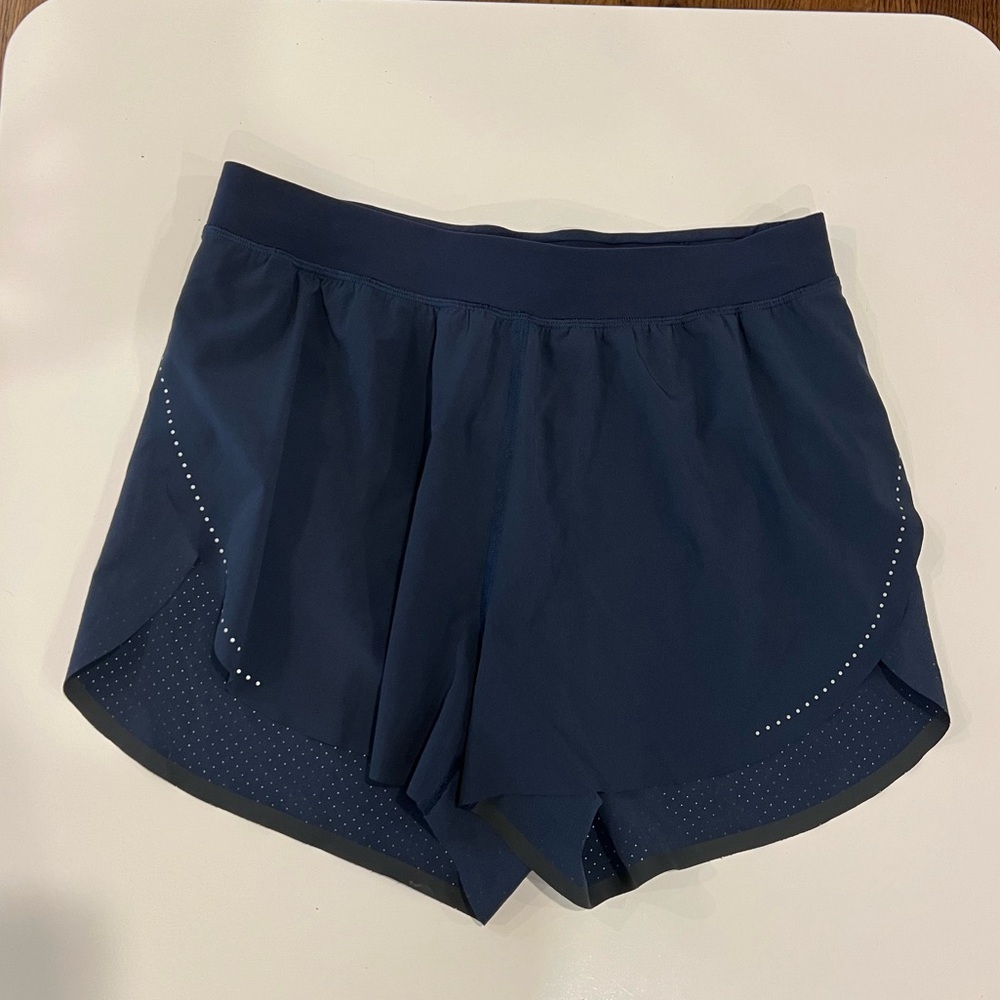 Women’s Lululemon find your pace shorts 3 inch true navy size 6